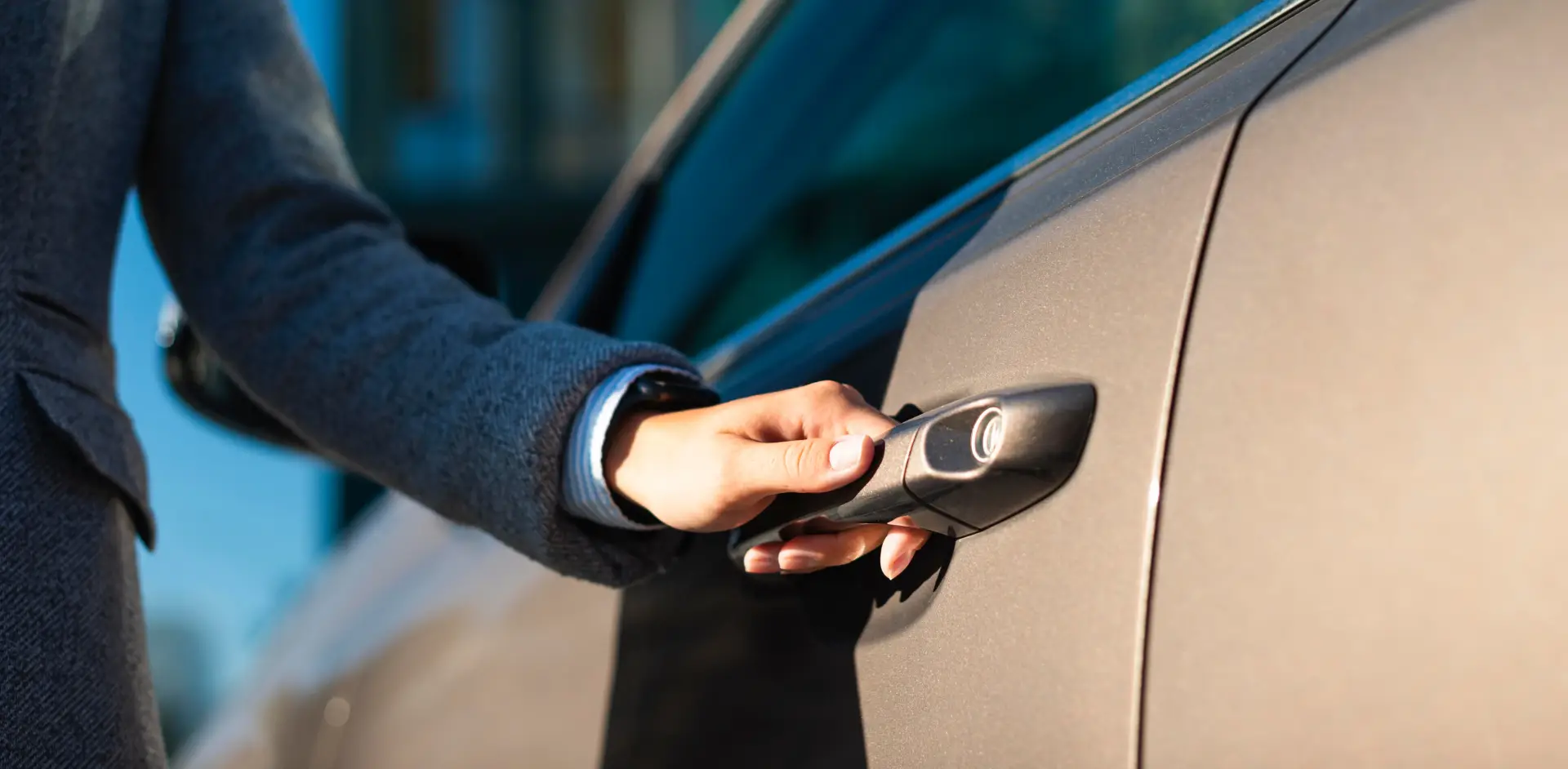 Locksmith van at night